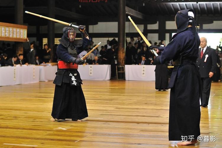二刀流的起源与发展：从剑道到大谷翔平的双重身份