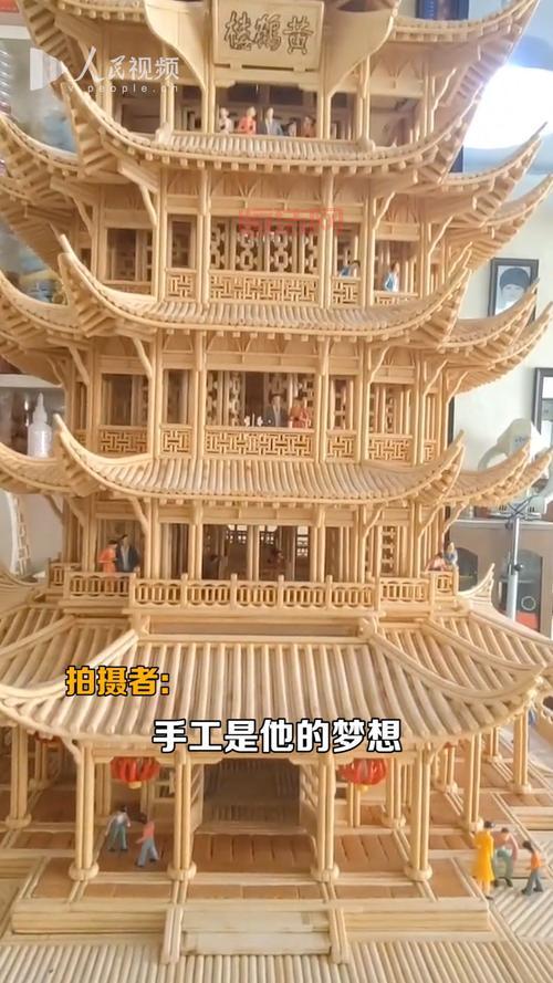 74岁大爷用5000双筷子搭建黄鹤楼，手艺惊人