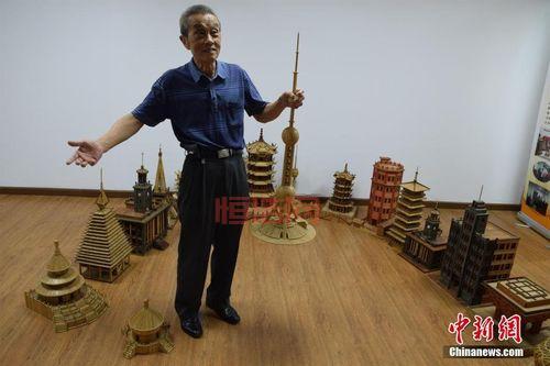 74岁大爷用5000双筷子搭建黄鹤楼，手艺惊人