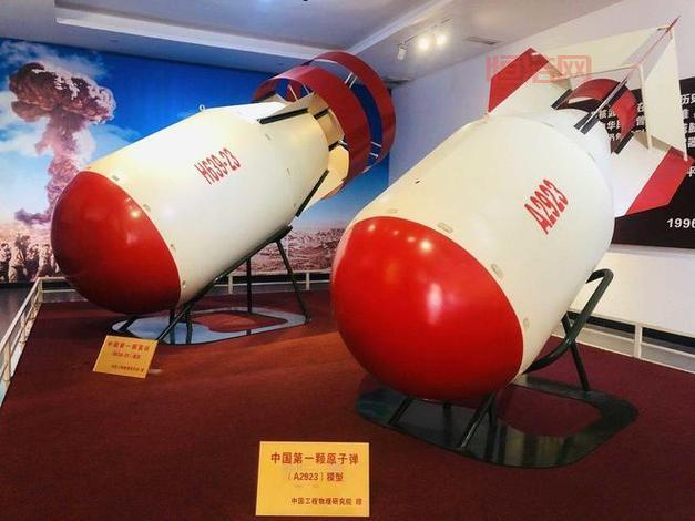 我国第一颗原子弹名字揭秘：邱小姐的由来与背景