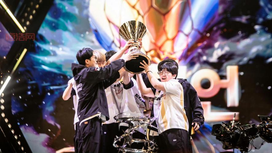 LPL2016夏季赛：EDG战队全胜夺冠，创造历史奇迹