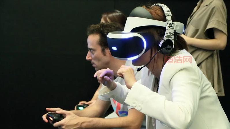 VR友游戏体验揭秘：打造虚拟现实中的亲密关系