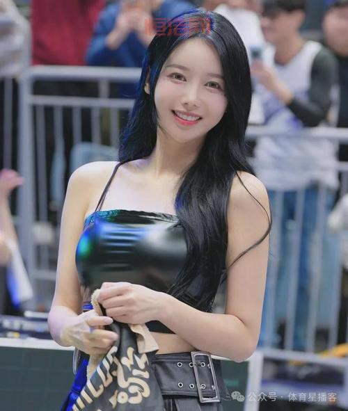 自拍综合亚洲：韩国美女如何通过自拍征服网络