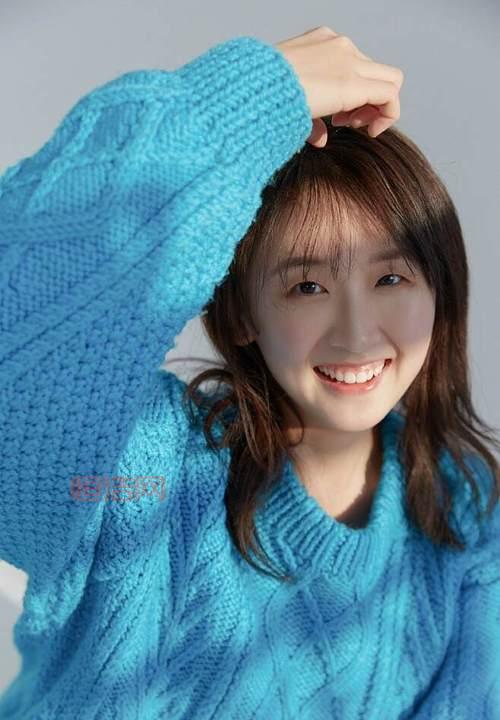 自拍综合亚洲：韩国美女如何通过自拍征服网络