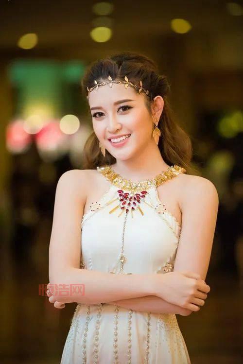 越南妹妹Nguyen Thuy Trang：身材火爆笑容治愈，网友热议