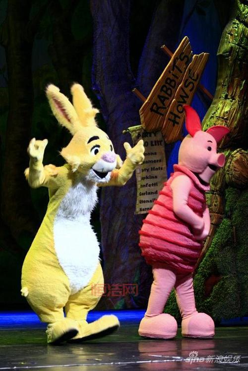 小熊维尼和小猪：寻找信心的冒险旅程